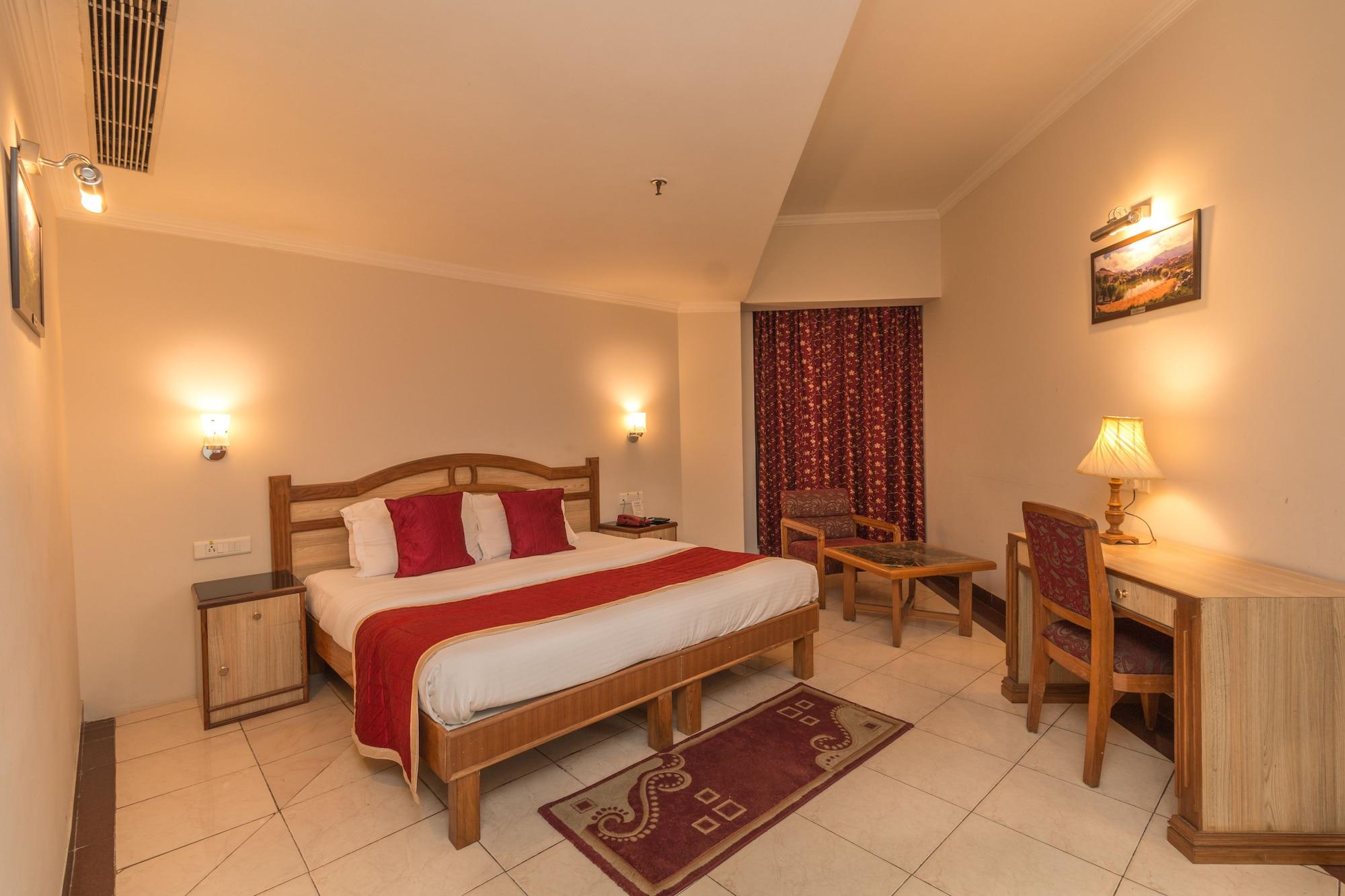Hotel Pacific Dehradun Zewnętrze zdjęcie