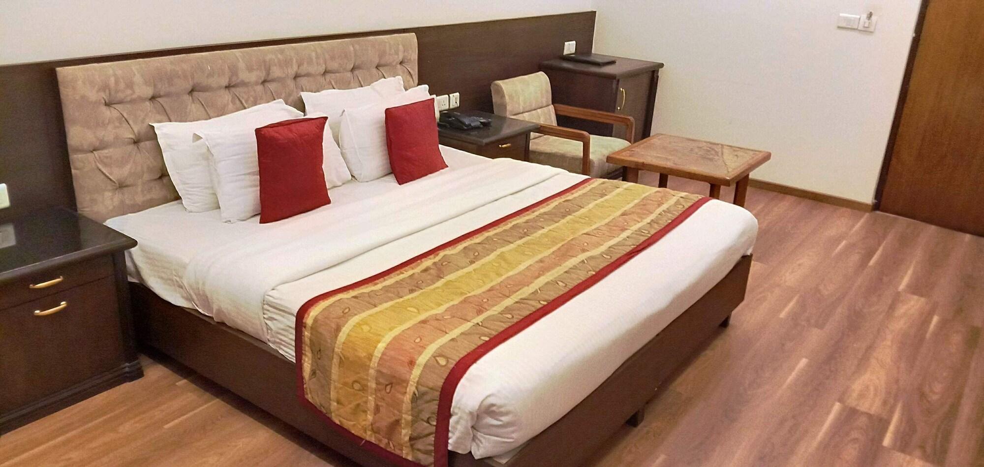 Hotel Pacific Dehradun Zewnętrze zdjęcie