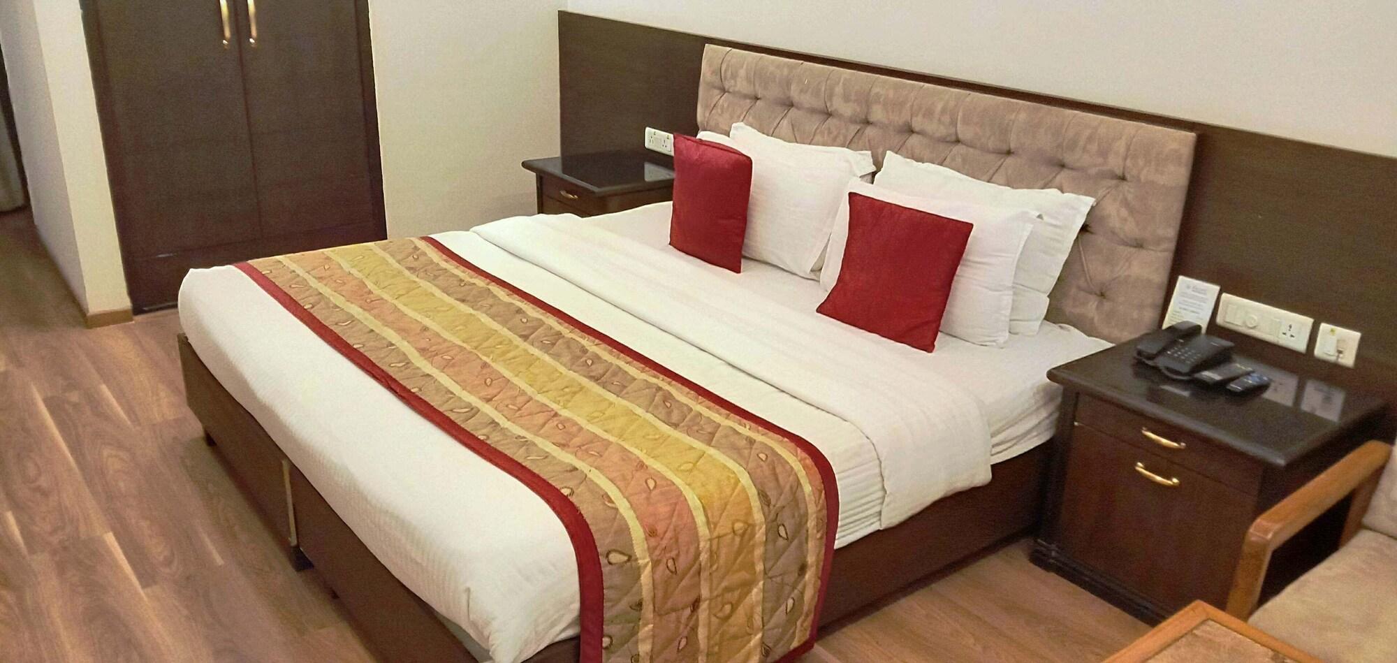 Hotel Pacific Dehradun Zewnętrze zdjęcie