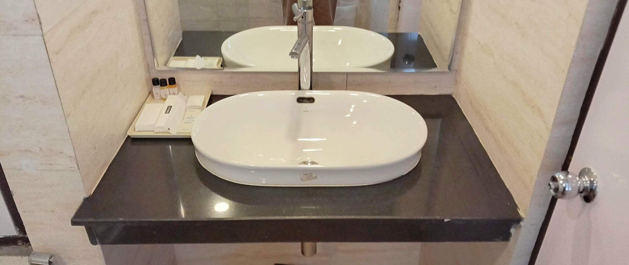 Hotel Pacific Dehradun Zewnętrze zdjęcie