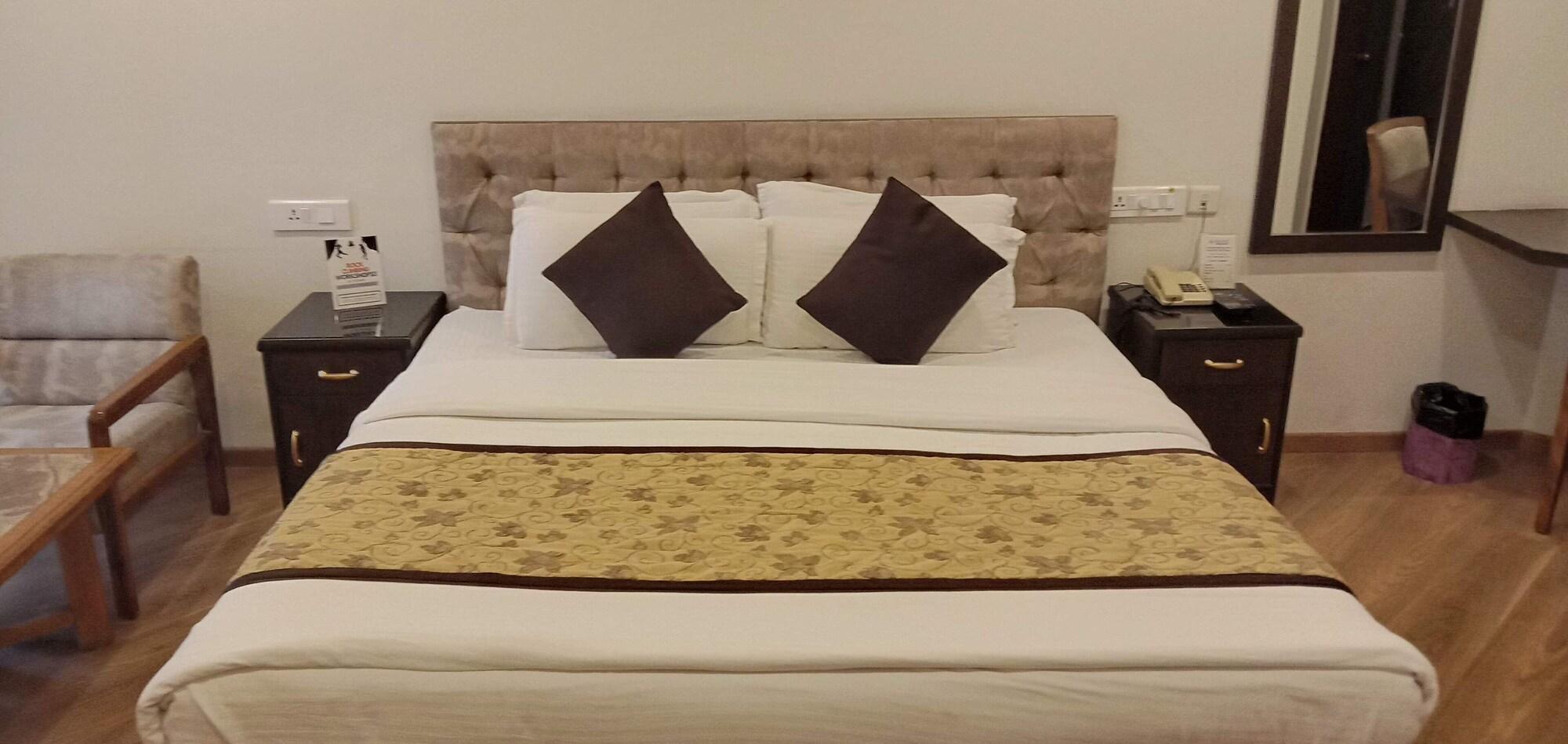 Hotel Pacific Dehradun Zewnętrze zdjęcie