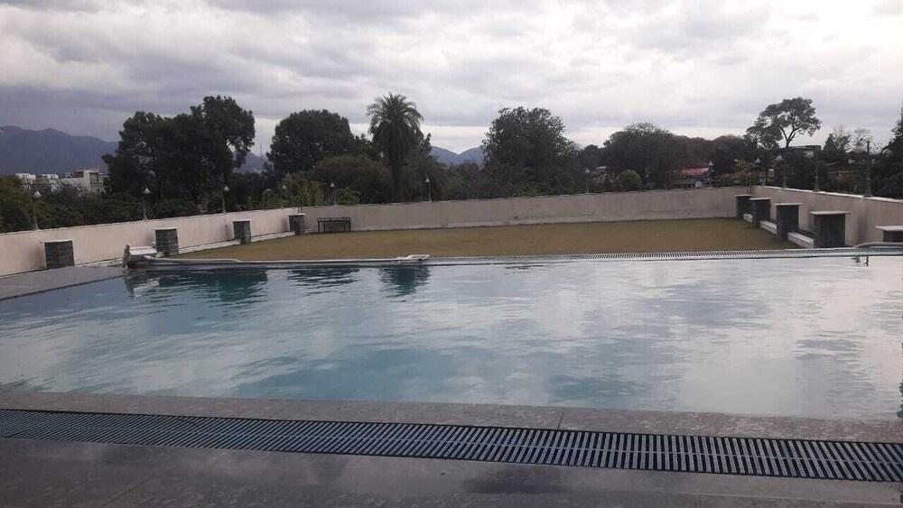 Hotel Pacific Dehradun Zewnętrze zdjęcie
