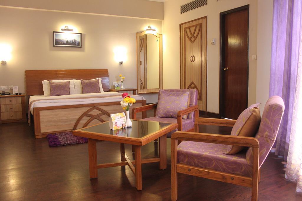 Hotel Pacific Dehradun Zewnętrze zdjęcie