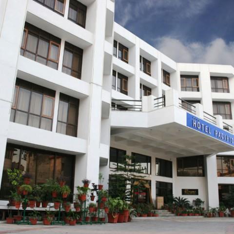 Hotel Pacific Dehradun Zewnętrze zdjęcie