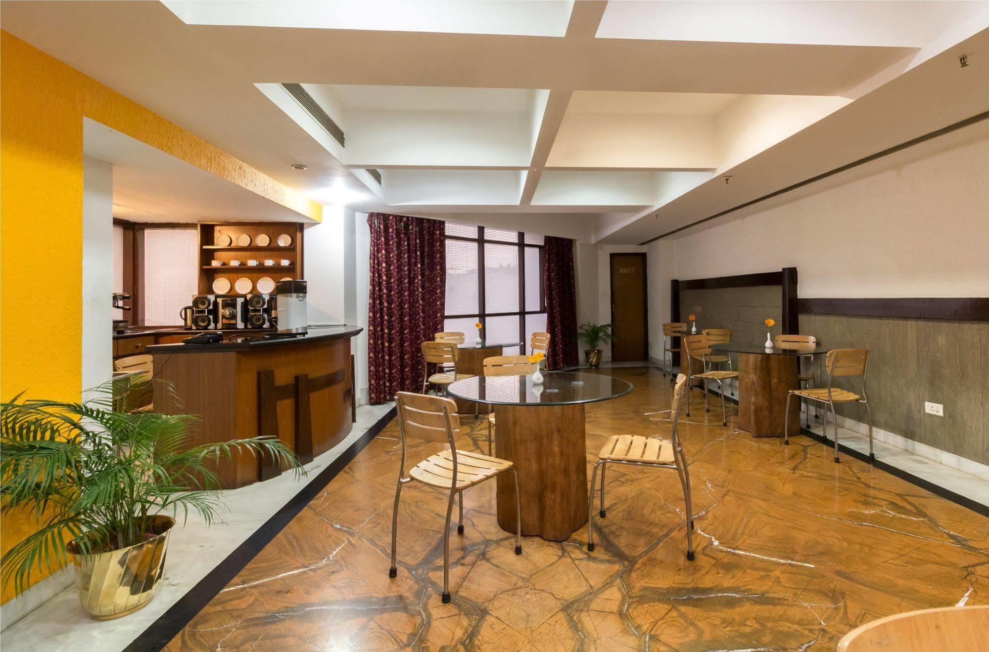 Hotel Pacific Dehradun Zewnętrze zdjęcie