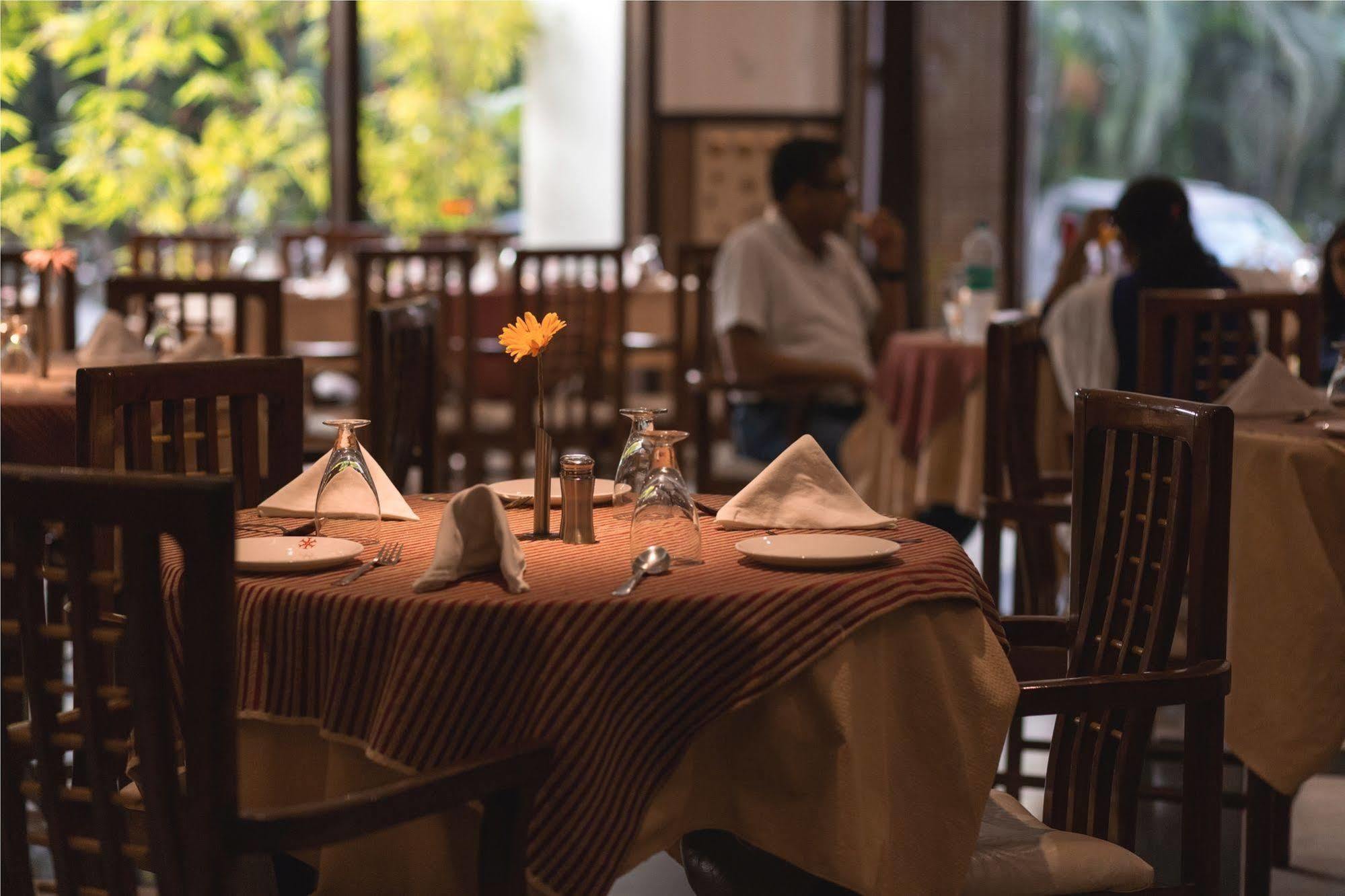 Hotel Pacific Dehradun Zewnętrze zdjęcie