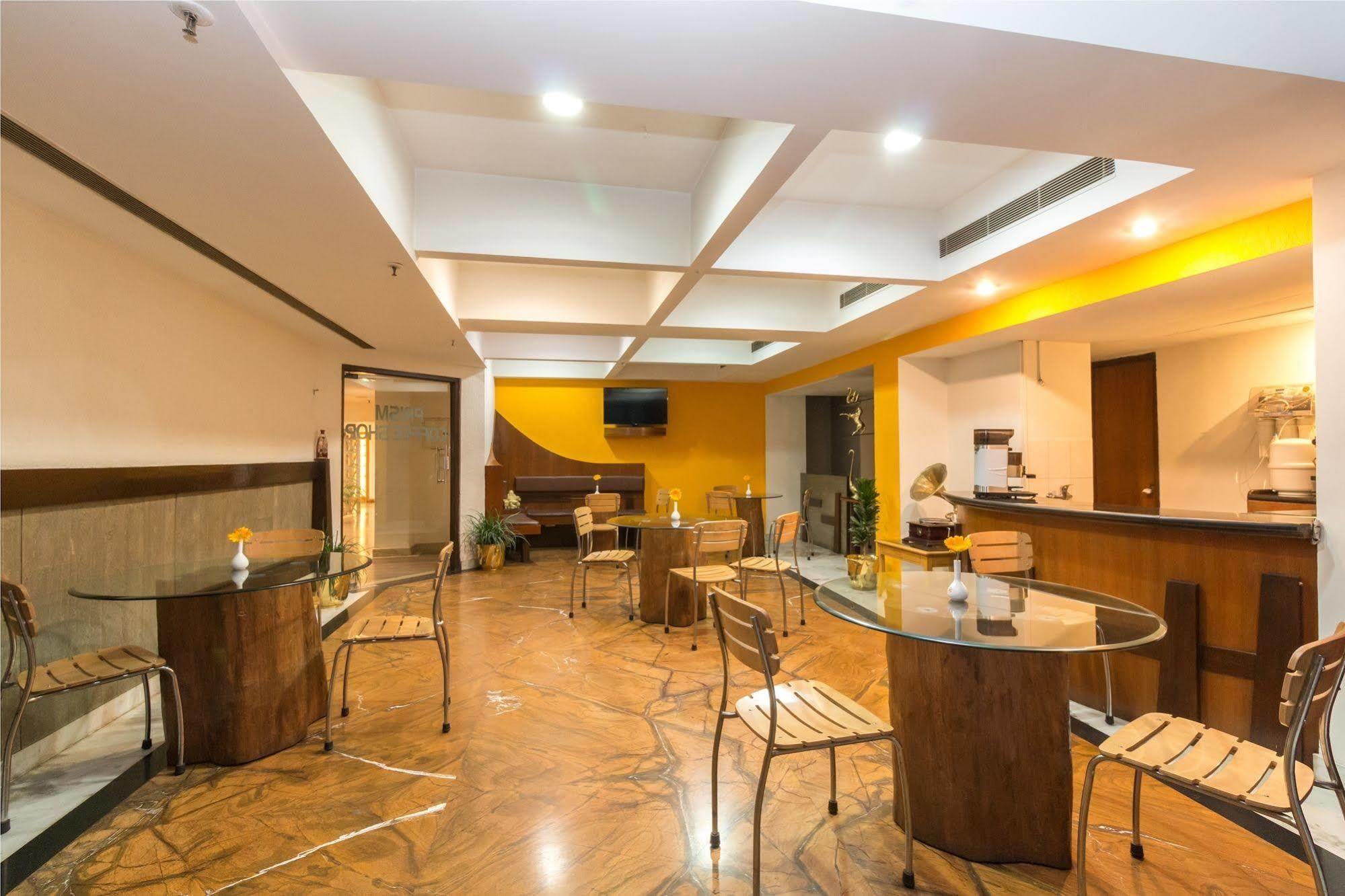 Hotel Pacific Dehradun Zewnętrze zdjęcie