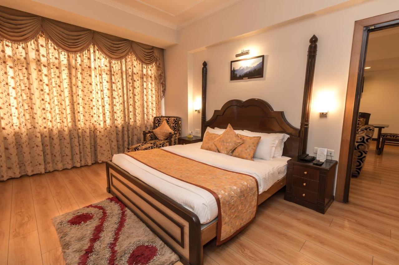 Hotel Pacific Dehradun Zewnętrze zdjęcie